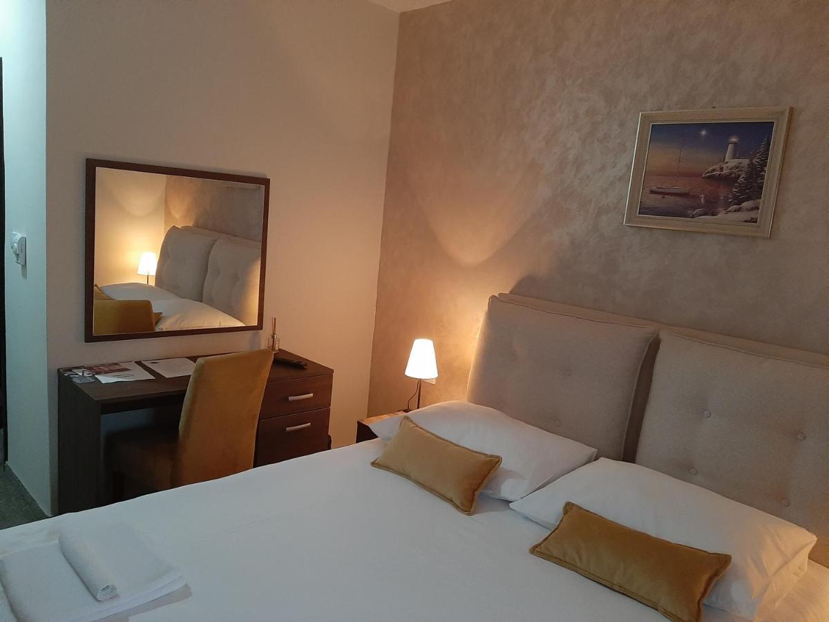 Hotel Usce Šabac Esterno foto